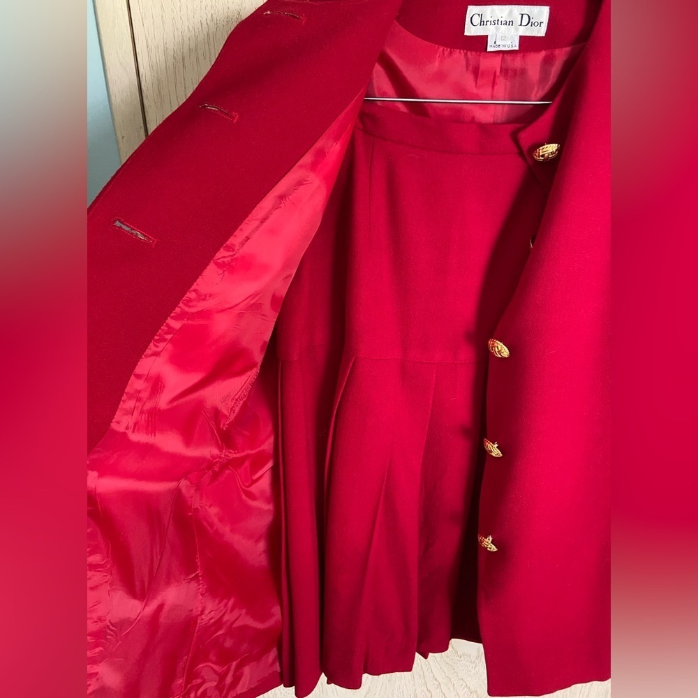 CHRISTIAN DIOR Vintage Pure Red Full Suit w/Pleat Skirt Gold Buttons sz 12 - Picture 7 of 16